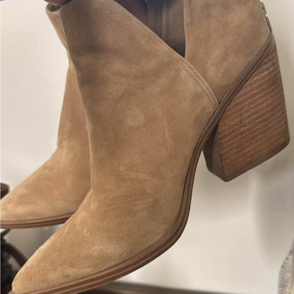Steve Madden Tan Ankle Booties with Stacked Heel